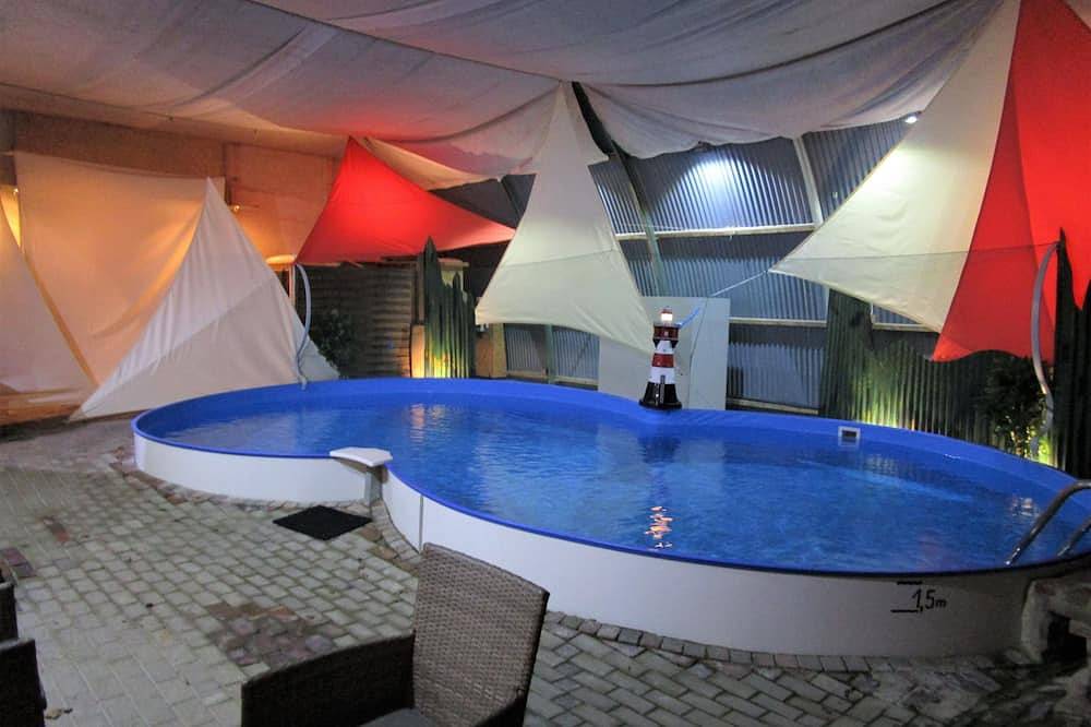 Großzügig gestaltete Ferienresidenz für 6 Pers. mit Pool-u. Sauna- mitnutzung in Stadland, Nordseeküste