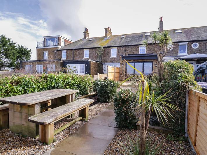 Holiday rental for 8 people in Canterbury