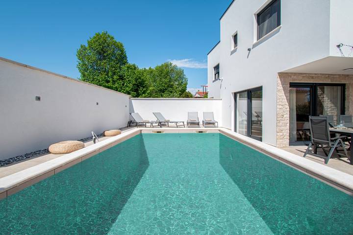 Villa pour 10 personnes, avec piscine et terrasse à Barbariga - 2