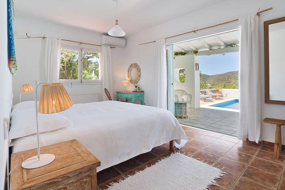 Hermosa villa para 6 con gran piscina, vistas al mar y al atardecer en las colinas de San José in San José (Ibiza), Sant Josep de sa Talaia