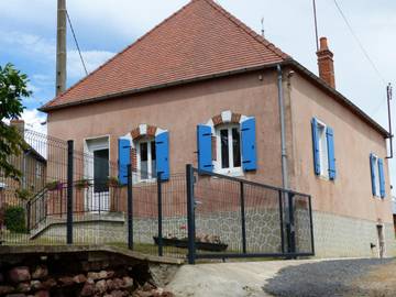 Gîte pour 5 personnes, avec jardin dans Allier