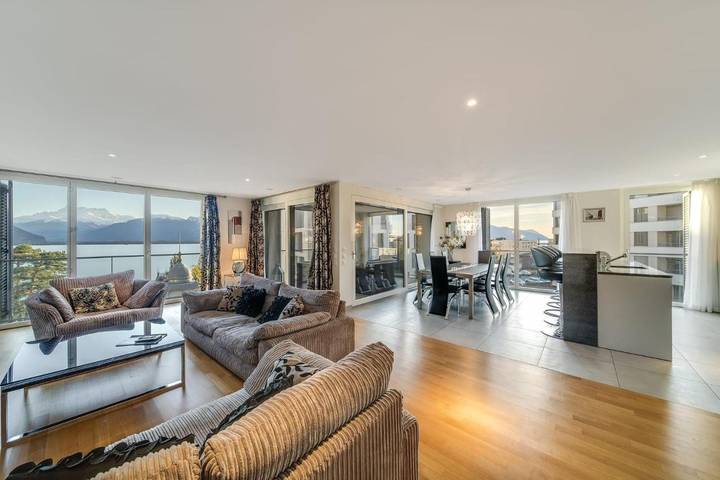 Ferienwohnung für 6 Personen, mit Garten und Seeblick sowie Pool in Montreux