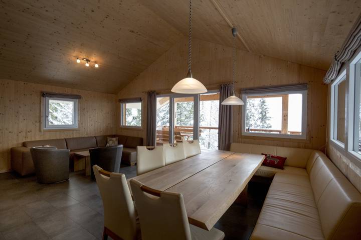 Ferienhaus für 13 Personen, mit Balkon und Whirlpool sowie Terrasse und Sauna an der Turracher Höhe
