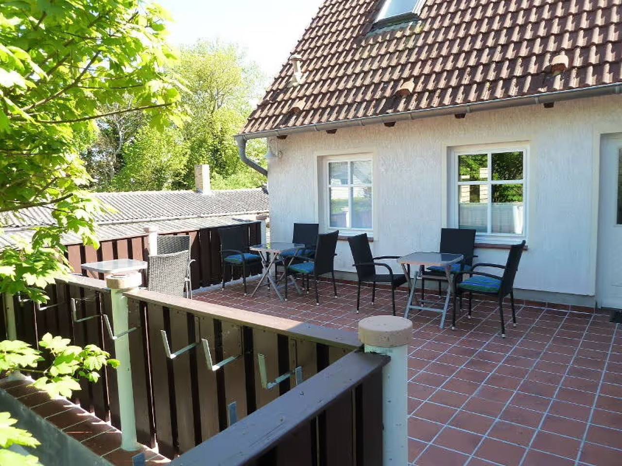 Ganze Wohnung, Ferienwohnung 'Bäckerhus - Ferienwohnung 2' mit Privatterrasse, Gemeinschaftsgarten und Wi-Fi in Wiek, Rügen