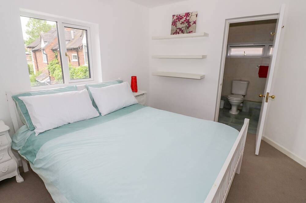 18 Castle Lane, ideal para familias, con un jardín en Warwick, Ref 991101 in Warwick, Warwickshire