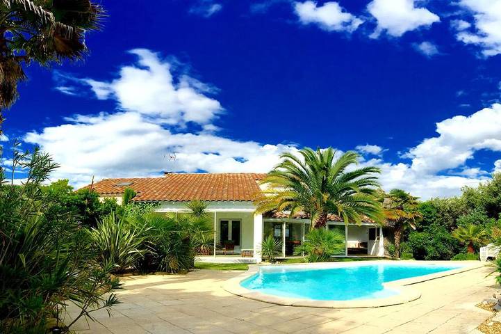 Location de vacances pour 16 personnes, avec Balcon et Jardin à Sussargues