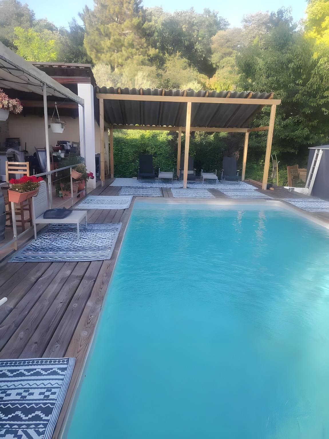 Maison de vacances « Maison Avec Piscine » avec vue montagne, piscine privée et Wi-Fi in Ansouis, Parc naturel régional du Luberon