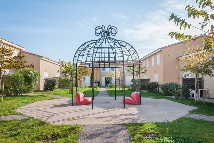 Appartement de vacances pour 6 personnes, avec terrasse ainsi que piscine et sauna