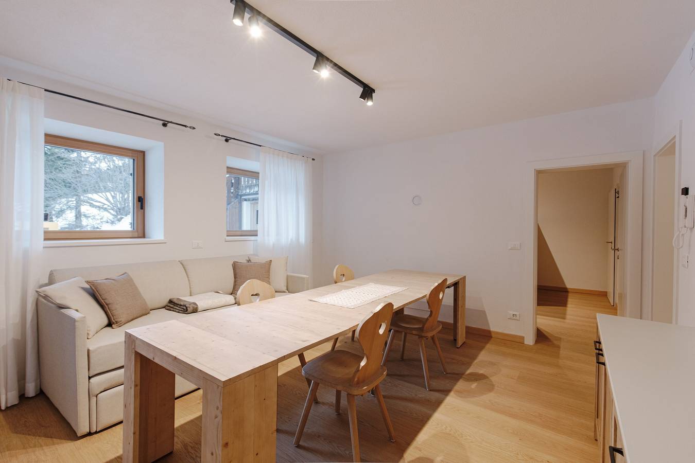 Entire apartment, 'Borésc' Apartment with Mountain Views, Shared Terrace, and Wi-Fi in Livinallongo del Col di Lana, Dolomiti Superski