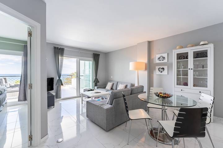 Entire apartment, Apartment 'Mi Capricho' with Sea View, Wi-Fi and Air Conditioning in Urbanizacion Calahonda, Mijas