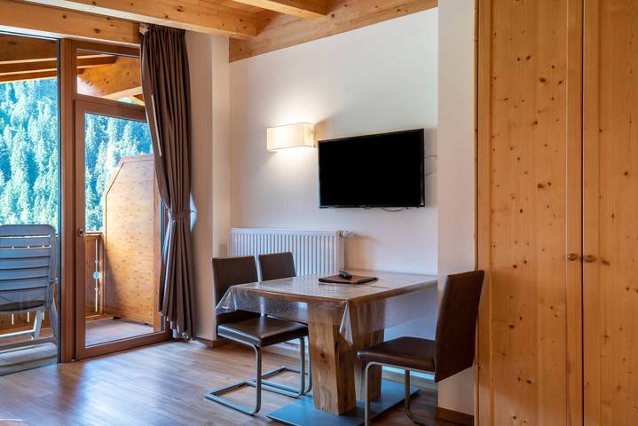 Ganzes Studio, Einzimmerapartment 'Hotel Residence Gardena Dolomites' mit Bergblick, Garten & Wlan in St. Christina in Gröden, Dolomiti Superski