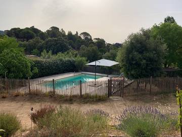 Gîte pour 8 personnes, avec jardin ainsi que piscine et terrasse à Mourèze