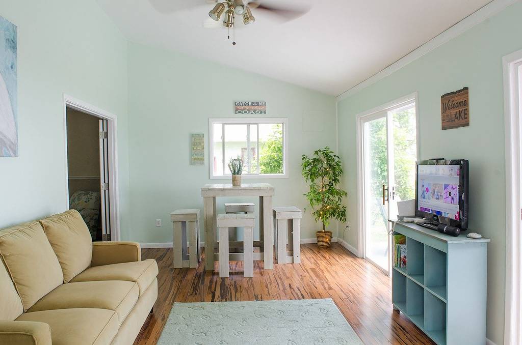 Bester Wert auf Seneca See! Neuer Remodel! Rare Level Seeufer auf der Weinstraße! in Seneca Lake