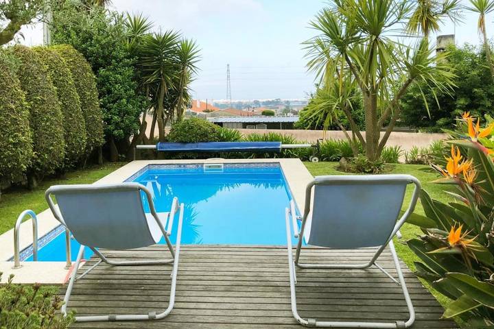 Gîte pour 6 personnes, avec jardin ainsi que vue et piscine dans Terroso