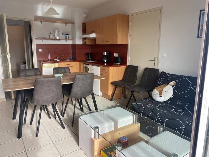 Gîte pour 4 personnes, avec balcon ainsi que piscine et vue à Trébas