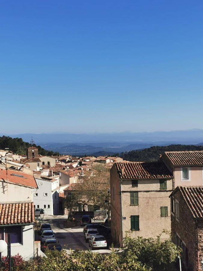Appartement entier, One-Bedroom Apartment in La Garde-Freinet, Côte méditerranéenne (France)