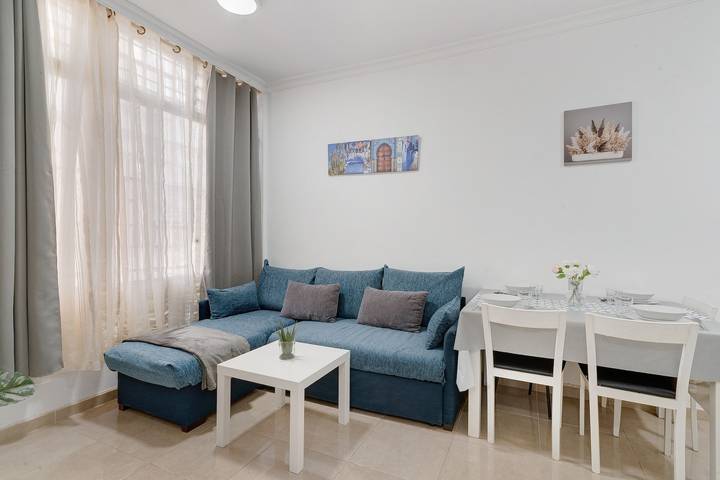 Entire apartment, Holiday Apartment "Un Descanso 1" in City Center with Wi-Fi in Maspalomas, San Bartolomé de Tirajana