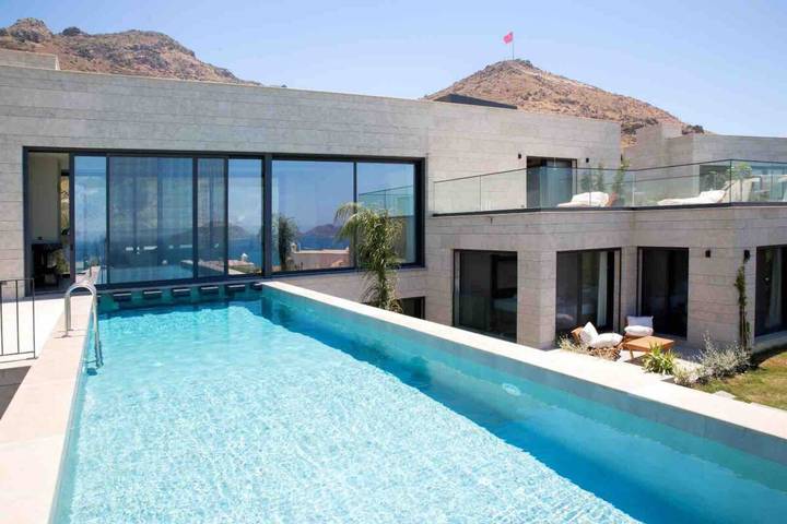 Villa pour 15 personnes, avec jardin et piscine, animaux acceptés à Bodrum - 2
