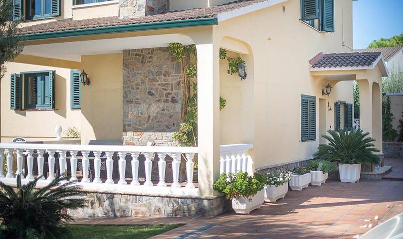 Villa pour 10 personnes, avec terrasse ainsi que jardin et piscine à Calafell - 3