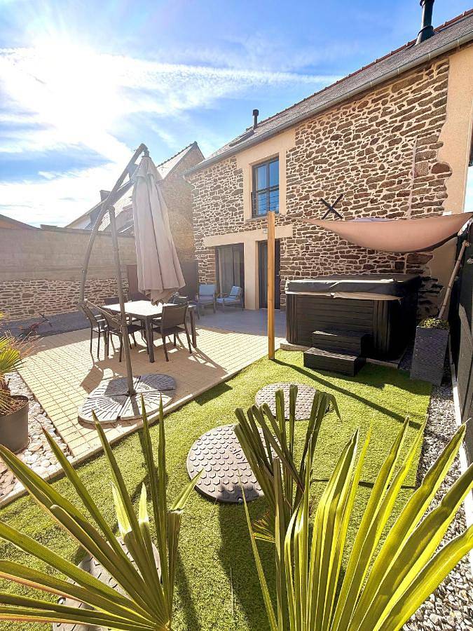 Location de vacances pour 4 personnes, avec jacuzzi ainsi que terrasse et sauna, animaux acceptés à Saint-Hélen - 2