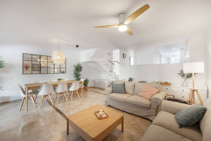 Exklusives Strandchalet mit beeindruckendem Meerblick und Pool in Playa Ancha, Casares