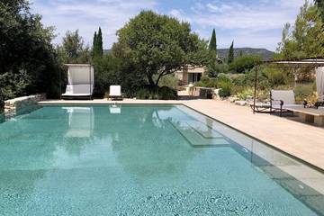 Gîte pour 12 personnes, avec jardin et piscine à Rians