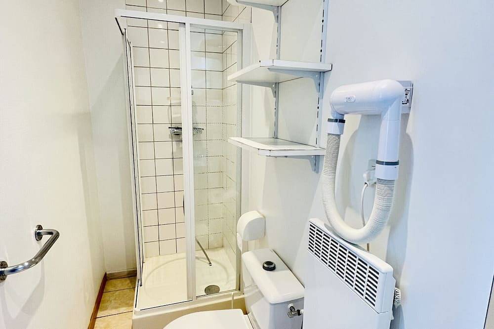 Entire apartment, Verlaine: 1-bedroom apartment 300m from the Bains les Bains thermal baths in La Vôge-les-Bains, Épinal region