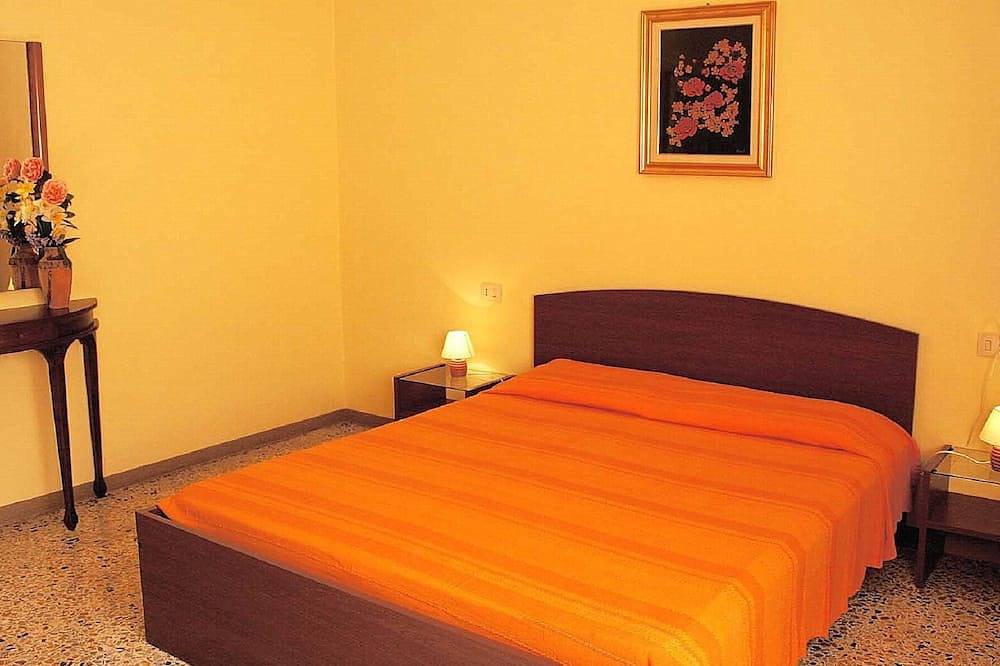 Ganze Wohnung, Spacious and bright /5 people.10min from Bellagio,garden with lakeview in Lezzeno, Comer See