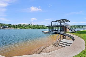 Vacation Rental for 14 Guests in Marble Falls, Burnet County, Picture 2