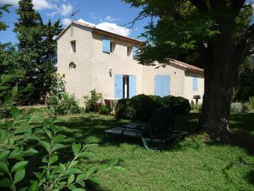 Gîte pour 4 personnes, avec jacuzzi et terrasse ainsi que jardin et piscine à Cairanne