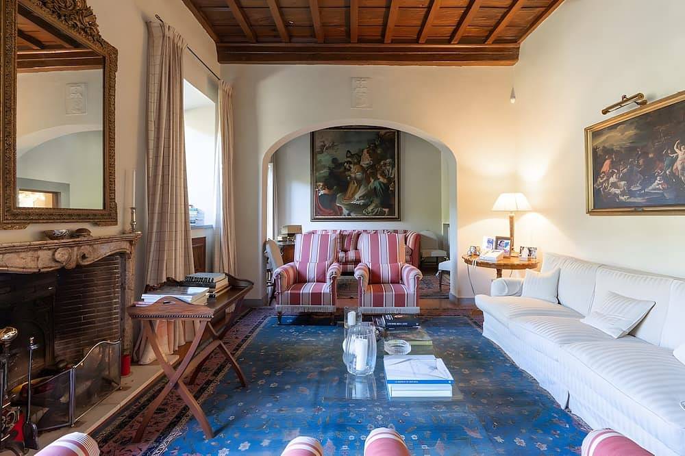 Wonderful Villa Pian dei Giullari with Pool – Elegance and Relaxation in the Heart of Florence in Comune di Galuzzo (1861-1865), Florence
