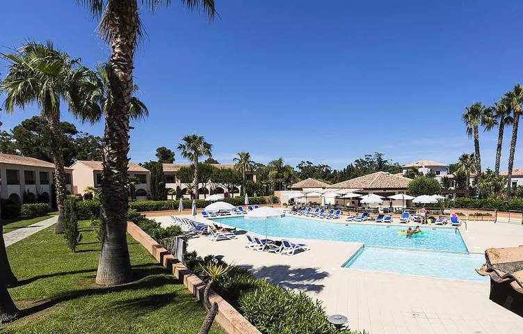 Gîte pour 4 personnes, avec piscine et balcon à Linguizzetta - 3