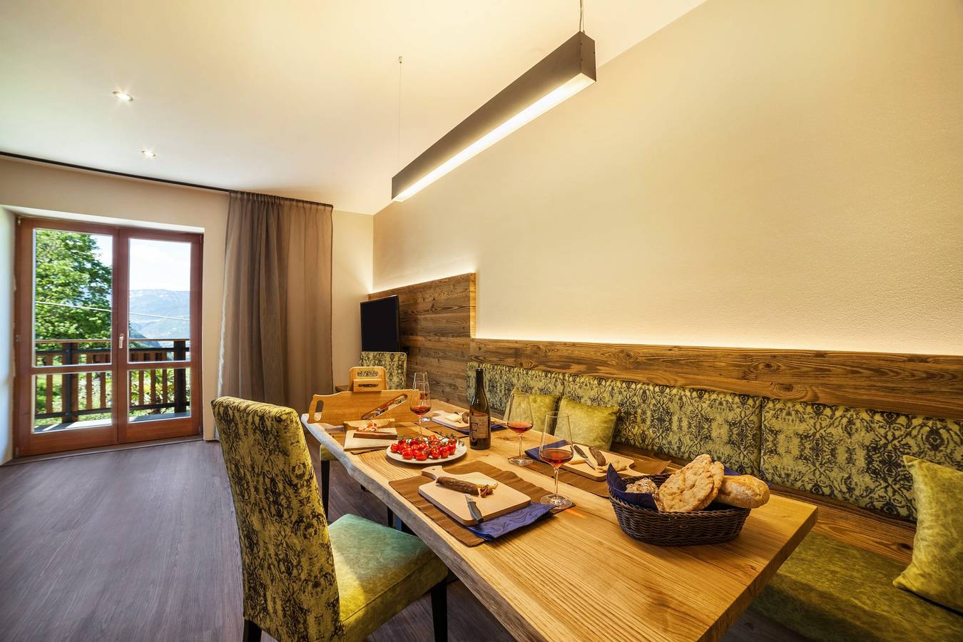 Ganze Wohnung, Ferienwohnung "Pinot" mit Bergblick, Wlan, Balkon & Garten in Meran, Sarntaler Alpen