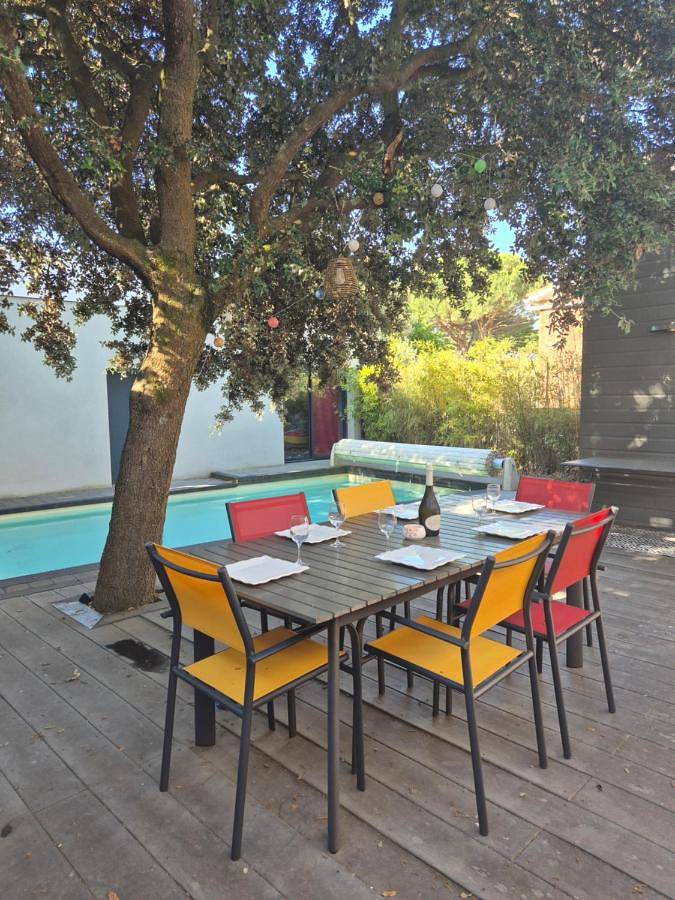 Location de vacances pour 8 personnes, avec Terrasse ainsi que Jardin et Piscine dans Office De Tourisme De Bretignolles Sur Mer