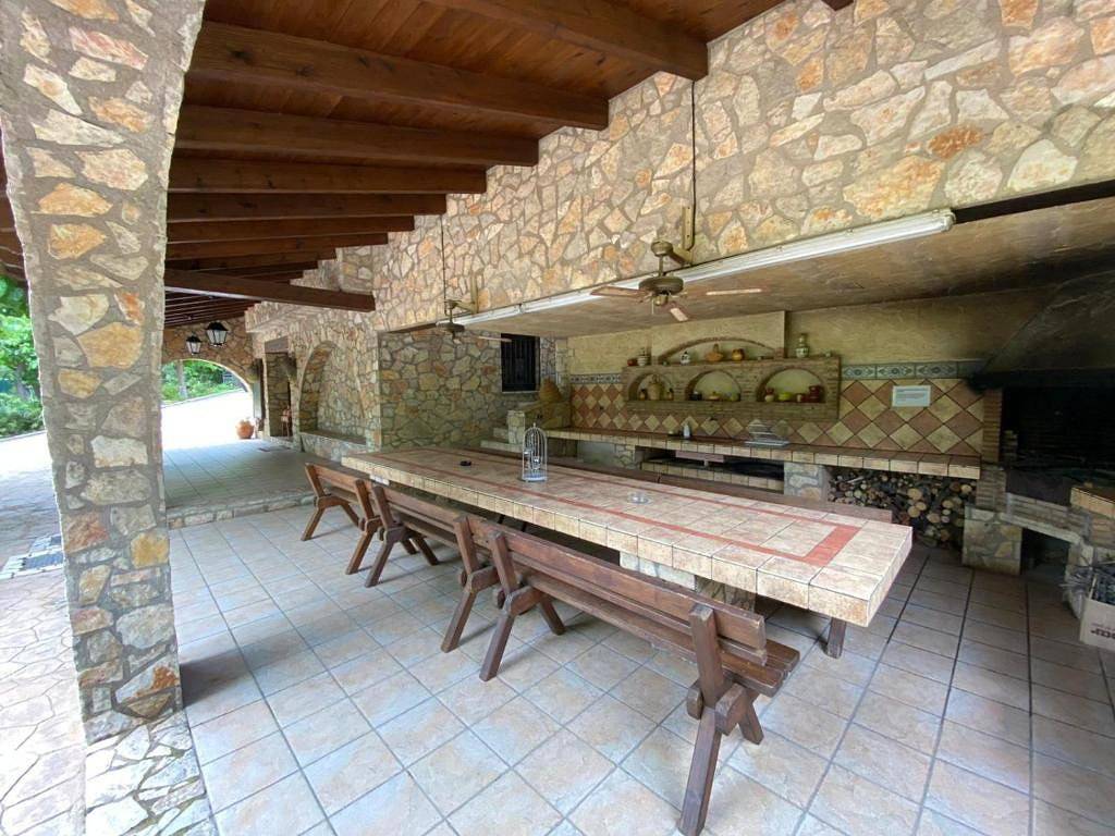 Masía de piedra con piscina in Riudecols, Baix Camp