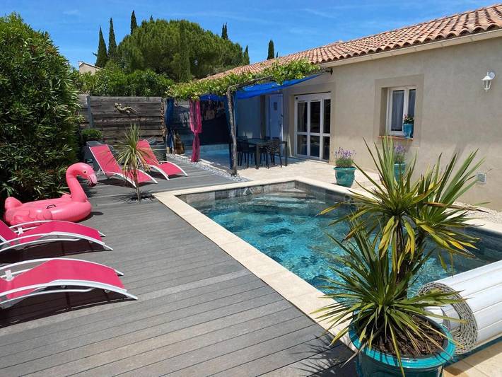 Location de vacances pour 6 personnes, avec piscine et terrasse à Lirac