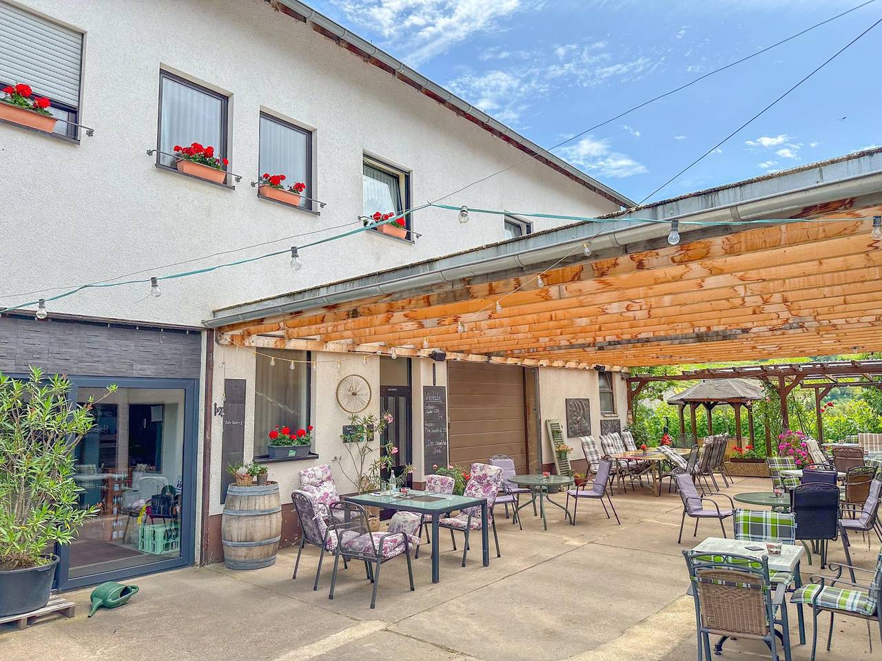 Geheel appartement, Logeer bij de wijnboer direct aan de Moezel in Trittenheim, Moseleifel
