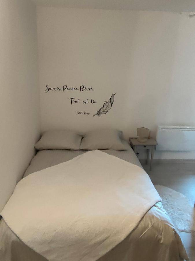 Appartement entier, One-Bedroom Apartment in La Crèche, Région de Niort