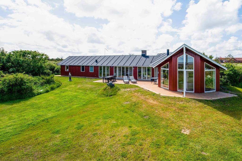 Holiday home with panoramic views of Ringkøbing Fjord in Nørre Lyngvig, Hvide Sande