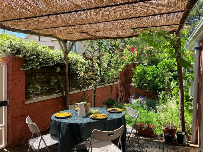 Location de vacances pour 4 personnes, avec terrasse et jardin à Valence