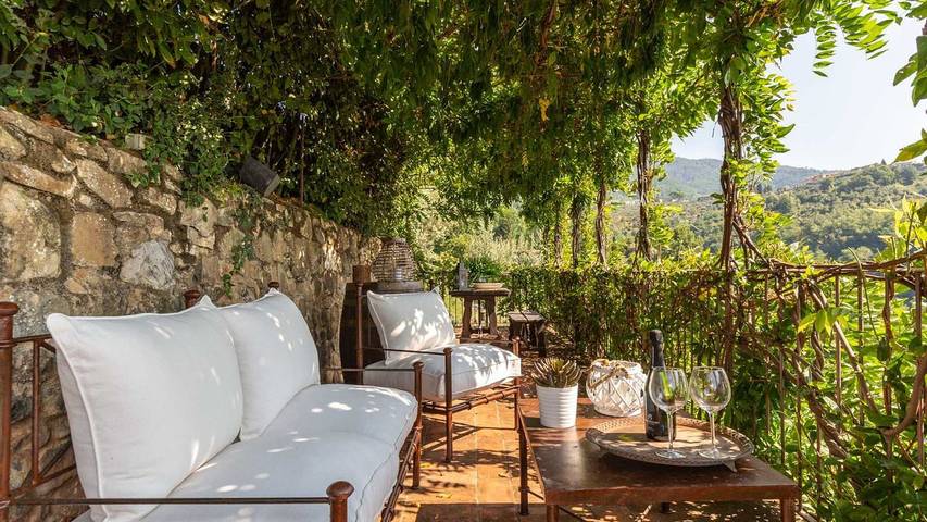 Agriturismo per 6 persone, con giardino e piscina a Lucca