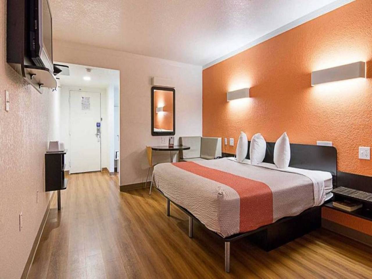 1 Cama King | Ns | Nevera in Tampa Bay