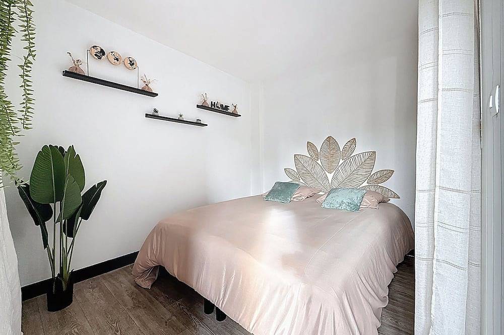 Entire apartment, Ty Breizh - Cosy studio in the heart of Dol-de-Bretagne in Dol-de-Bretagne, Saint-Malo region