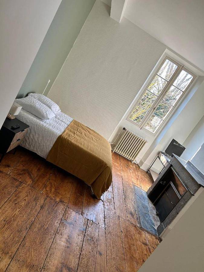 Double Room with Private Bathroom in Vic-en-Bigorre, Hautes-Pyrénées