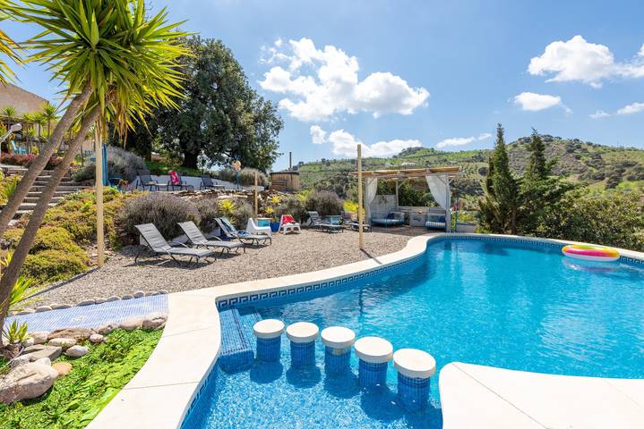 Casa de vacaciones para 2 personas, con Balcón además de Jardín y Piscina para niños en Álora