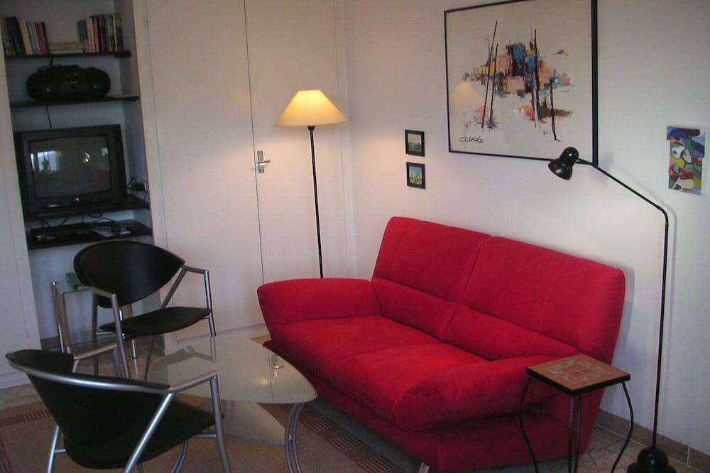Ganze Wohnung, Casa Irene, App. mit Gartenterrasse, Privatstrand in Villaggio Montelago, Brusimpiano Gemeinde