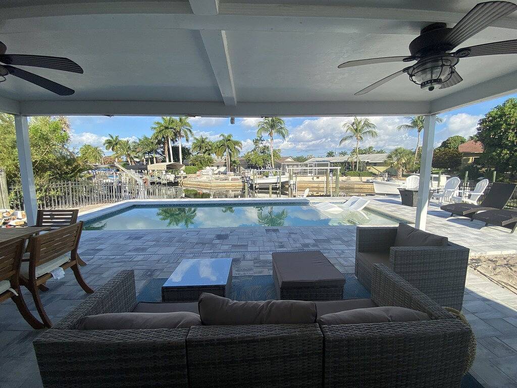 Cozy waterfront minutes from the beach! Great fishing, Inground Saltwater Pool in Iona, Southwest Florida