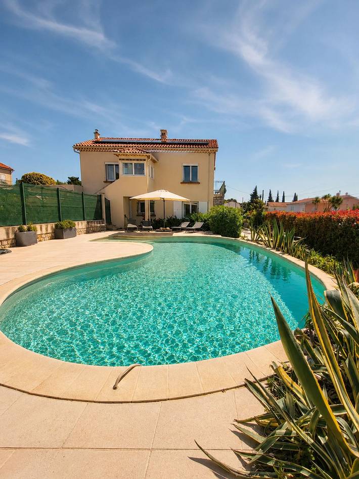 Villa pour 6 personnes, avec jardin et piscine ainsi que balcon et vue à Six-Fours-les-Plages