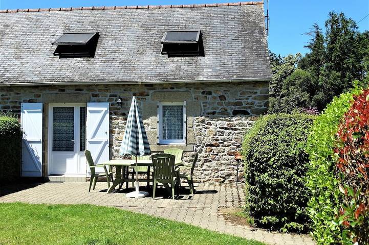 Location de vacances pour 4 personnes, avec jardin, animaux acceptés à Quéménéven