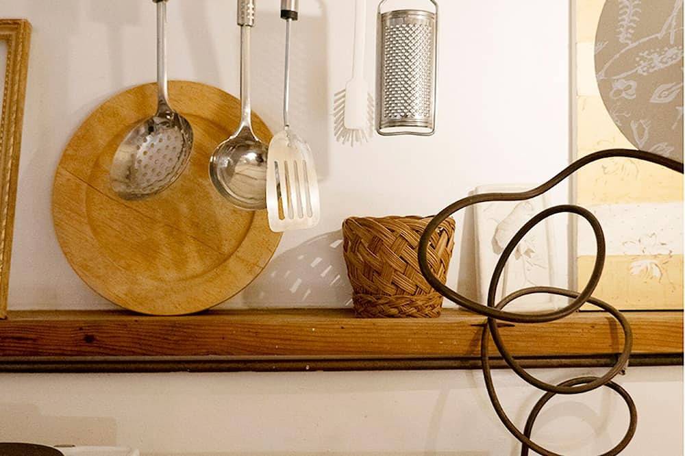 Independent little flat on two floor silent courtyiard with wisteria in Milán, Provincia de Milan